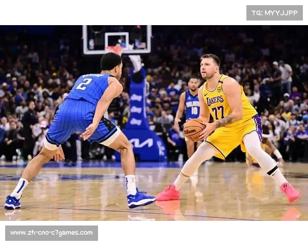 东契奇上篮不中怒指裁判引发争议火箭遭判罚再掀战况波澜 东契奇上篮不中怒指裁判引发争议火箭遭判罚再掀战况波澜